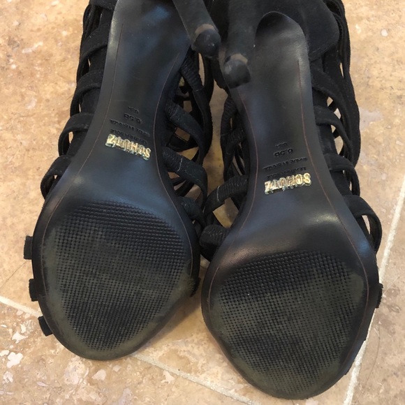 Heels - Picture 2 of 3